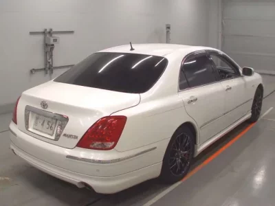 Toyota CROWN  с аукциона в Японии