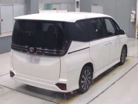 Toyota VOXY лот № 30152 оценка S  с аукциона в Японии 1