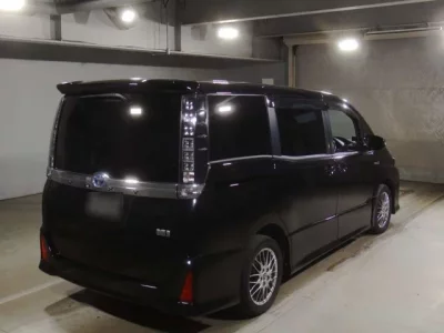 Toyota VOXY  с аукциона в Японии