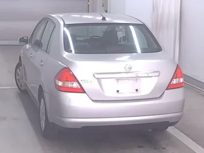 Nissan TIIDA LATIO  с аукциона в Японии