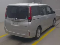 Toyota NOAH лот № 42 оценка R  с аукциона в Японии 1