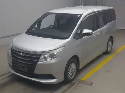 Toyota NOAH  с аукциона в Японии