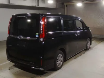 Toyota ESQUIRE  с аукциона в Японии