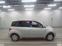 Toyota IST лот № 30174 оценка 3.5  с аукциона в Японии 2