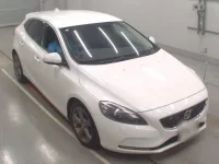 Volvo V40 лот № 38044 оценка 3.5  с аукциона в Японии 4