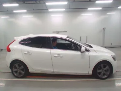 Volvo V40  с аукциона в Японии