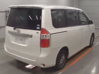 Toyota NOAH лот № 30186 оценка 3.5  с аукциона в Японии 1