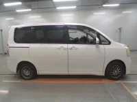 Toyota NOAH лот № 30186 оценка 3.5  с аукциона в Японии 2
