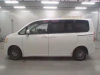 Toyota NOAH лот № 30186 оценка 3.5  с аукциона в Японии 3