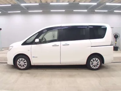 Nissan SERENA  с аукциона в Японии