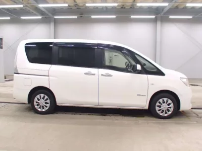 Nissan SERENA  с аукциона в Японии