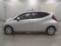 Toyota AQUA лот № 30187 оценка R  с аукциона в Японии 3