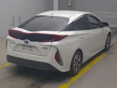 Toyota PRIUS PHV  с аукциона в Японии