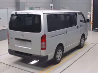 Toyota HIACE VAN лот № 30215 оценка R  с аукциона в Японии 1