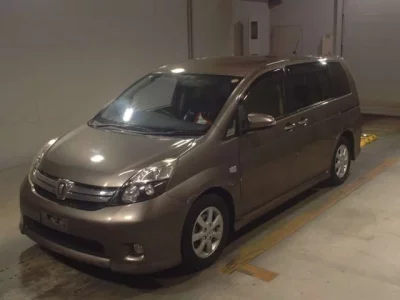 Toyota ISIS  с аукциона в Японии