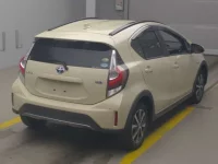 Toyota AQUA лот № 79 оценка R  с аукциона в Японии 1