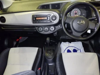 Toyota VITZ  с аукциона в Японии