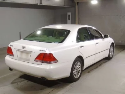 Toyota CROWN  с аукциона в Японии