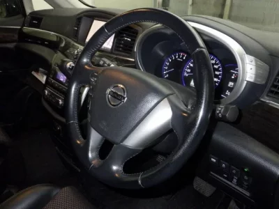 Nissan ELGRAND  с аукциона в Японии