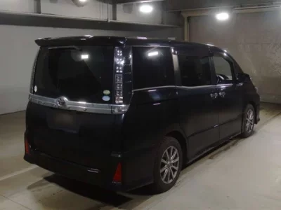 Toyota VOXY  с аукциона в Японии