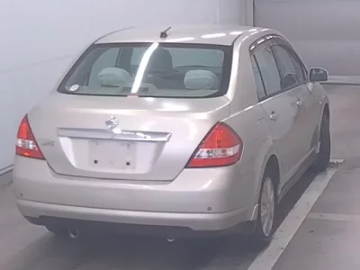Nissan TIIDA LATIO  с аукциона в Японии