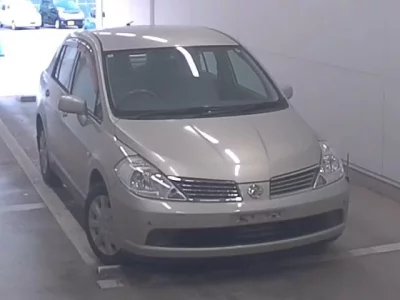 Nissan TIIDA LATIO  с аукциона в Японии