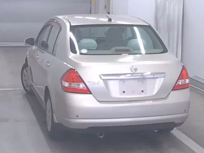 Nissan TIIDA LATIO  с аукциона в Японии