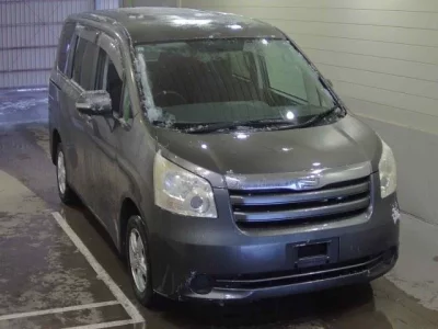 Toyota NOAH  с аукциона в Японии