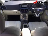 Volvo V40 лот № 87 оценка 3.5  с аукциона в Японии 7