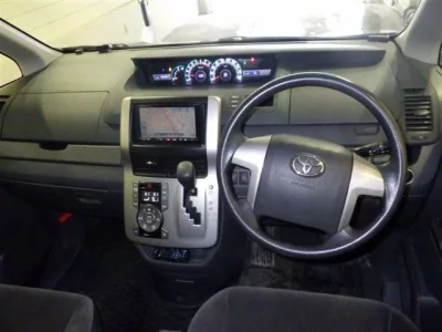 Toyota VOXY  с аукциона в Японии