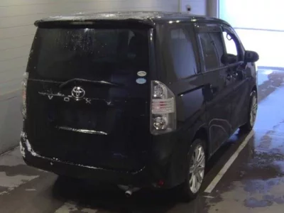 Toyota VOXY  с аукциона в Японии