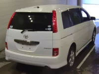 Toyota ISIS лот № 5068 оценка 3.5  с аукциона в Японии 1