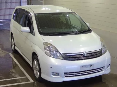 Toyota ISIS  с аукциона в Японии