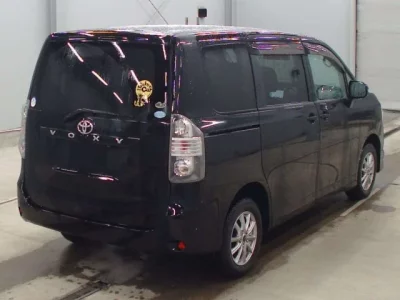 Toyota VOXY  с аукциона в Японии