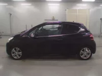 Peugeot 208 лот № 38150 оценка 3.5  с аукциона в Японии 3