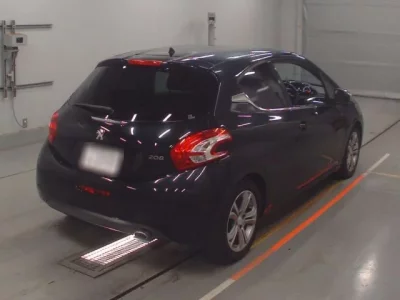 Peugeot 208  с аукциона в Японии