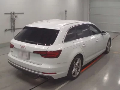 Audi A4  с аукциона в Японии