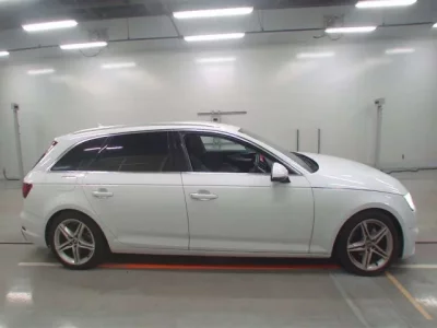 Audi A4  с аукциона в Японии