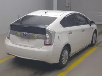 Toyota PRIUS PHV лот № 132 оценка RA  с аукциона в Японии 1