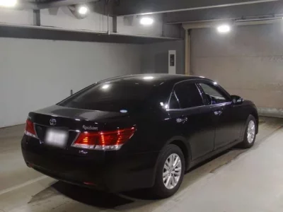 Toyota CROWN  с аукциона в Японии