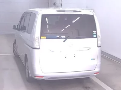Nissan SERENA  с аукциона в Японии