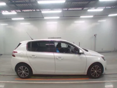 Peugeot 308  с аукциона в Японии