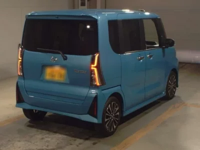 Toyota PIXIS MEGA  с аукциона в Японии