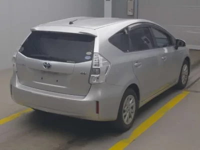Toyota PRIUS ALPHA  с аукциона в Японии