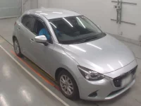 Mazda DEMIO лот № 30303 оценка 4  с аукциона в Японии 4