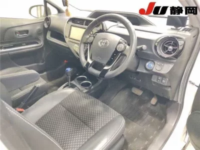 Toyota AQUA  с аукциона в Японии