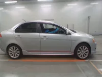 Mitsubishi GALANT FORTIS лот № 30314 оценка 3.5  с аукциона в Японии 2