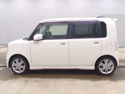 Toyota PIXIS SPACE  с аукциона в Японии