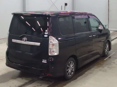 Toyota VOXY  с аукциона в Японии