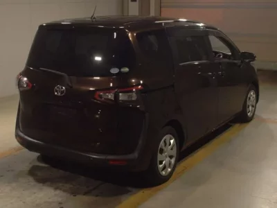 Toyota SIENTA  с аукциона в Японии